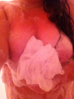 bbw-pink-doll:  Lots of soap ;)  I’m all clean now, although I’m still wet in some places