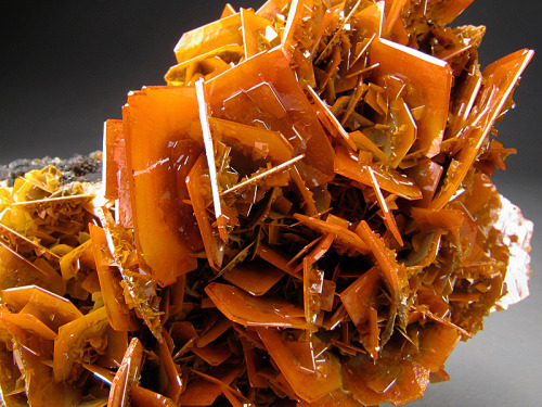 Wulfenite“Stone Crack”, Xinjiang, China