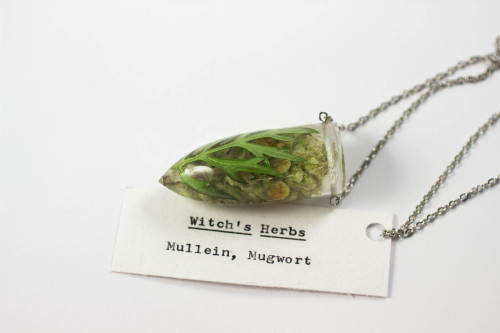 witchbetwixtwaters:mossofthewoodsjewelry:Moss of the Woods Herbal Pendant Giveaway!July 24-July 31In