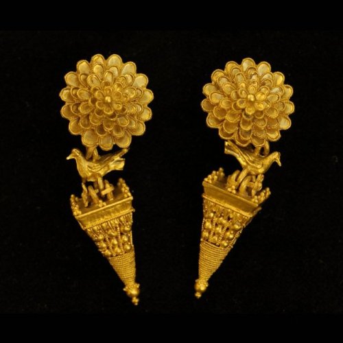 Classical Greek gold earrings with a rosette, bird and inverted pyramid; 330-300 BC 