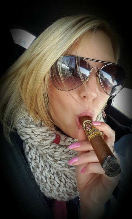 CIGAR Capnolagnia Female Smoking Fetish (NSFW 🔞)