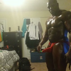 keepemgrowin:  Muscle beast showing off some very big equipment…   yes sir