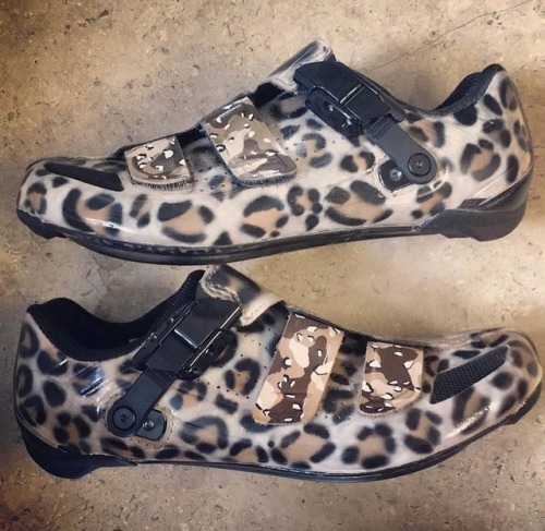 apisonadora60:  Bunch ride or disco floor, these @g_ccustoms jungle fever kicks are good for either.