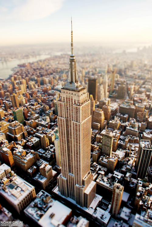 New York City and the Empire State Building covered with snow. Photo: Noam Galai 