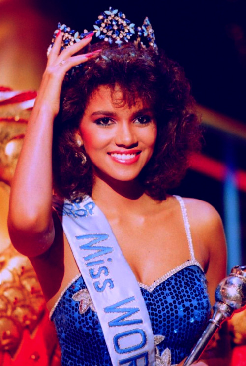 girlsofthe80s: Halle Berry, contestant in the Miss World pageant, 1986