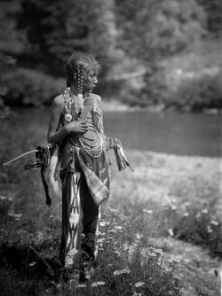    Blackfeet (Pikuni) boy - circa 1910  