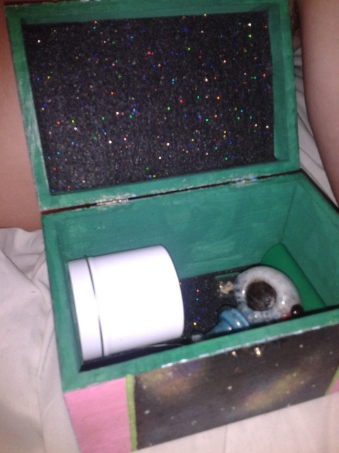 gamblingisfun: My new galaxy-themed stash box with just a couple things in it. All hand painted by m
