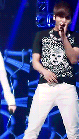 violraptaer:  Because every shawol is deprived of Jonghyun’s delicious honey abs