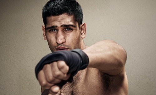 fuckyoustevenpena: He’s NAKED! British professional boxer Amir Khan had a Skype webcam sex romp with