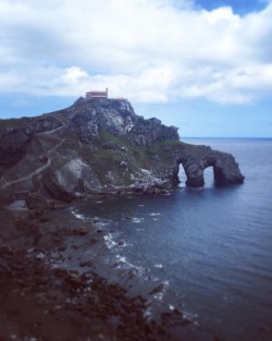 San Juan Gaztelugatxe, insert Game of thrones Theme song here&hellip;..(the new season of GOT was actually shot here so it was fitting to visit it this weekend) (at Gaztelugatxe)