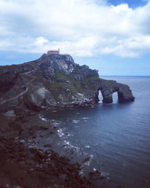 San Juan Gaztelugatxe, insert Game of thrones Theme song here…..(the new season of GOT was actually shot here so it was fitting to visit it this weekend) (at Gaztelugatxe)