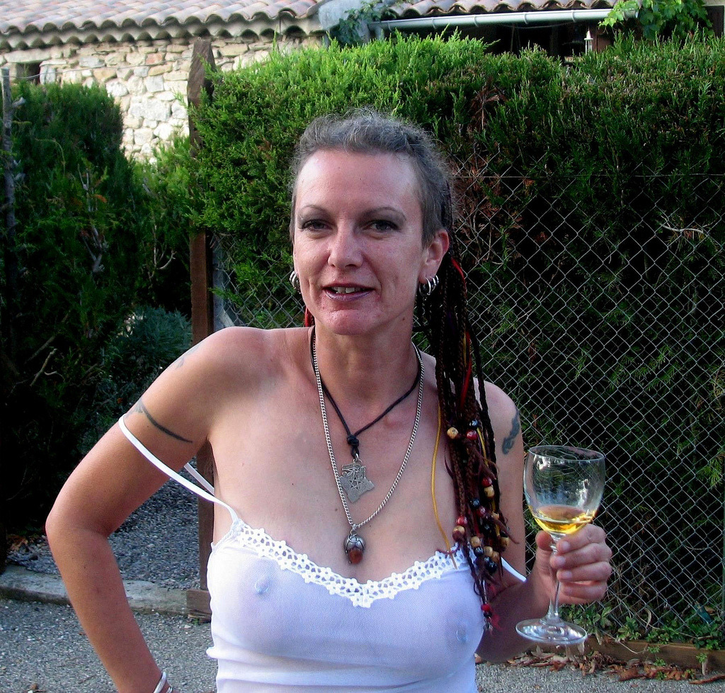 likethemaverage:A sexy mature female with large tits and a curvy sexy body  thanks