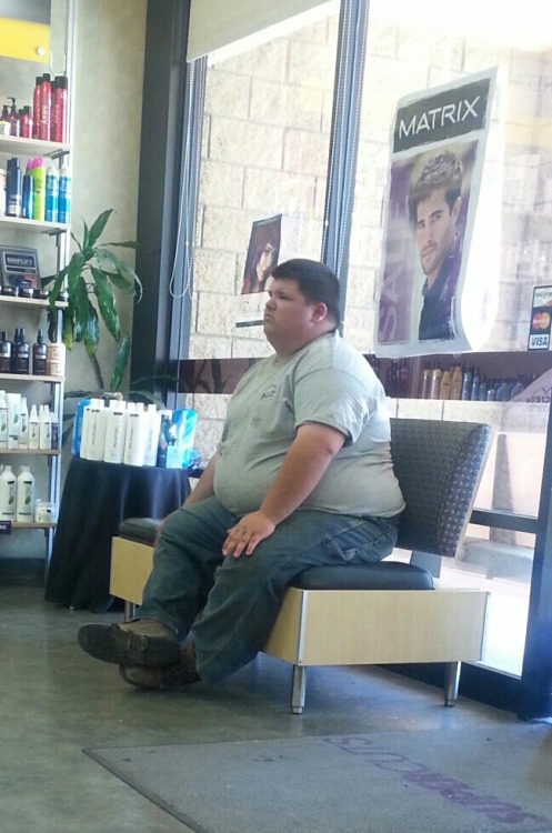 luvbigbelly:  My awesome trip to the barbershop.  He is cute as hell.