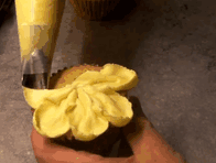 have-a-spooky-halloween:  Daffodil Tutorial 