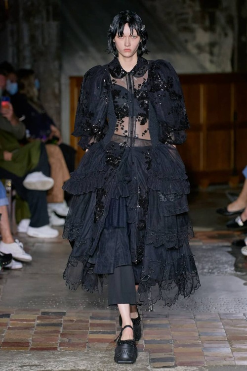 fashionablyiconic: Simone Rocha - Spring/Summer 2022Support Me on Kofi