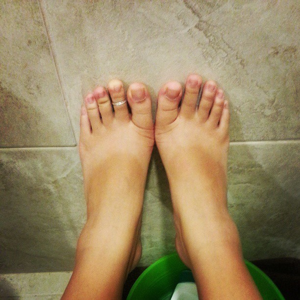 footandtoeringlover:  justinelion.tumblr.com lovely submission, cute toering