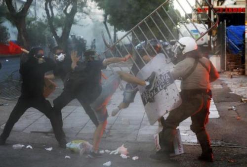 anarchypunx:peace—-now:Sept. 18:Protesters fight with riot police in Athens, Greece following the mu