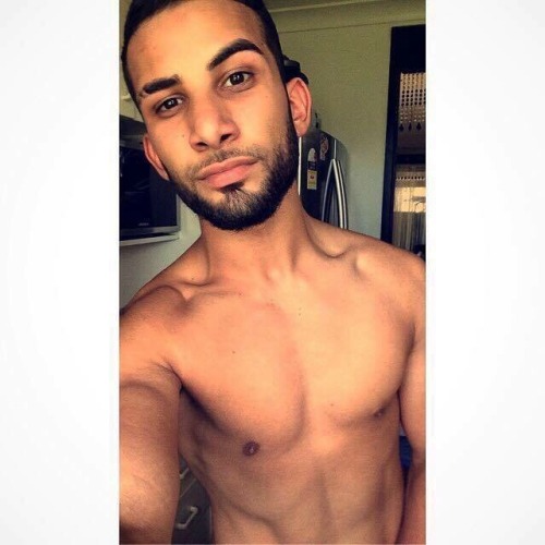 gaydesilads:Ahaha dem eye browns x