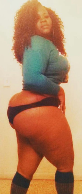 tattedtitan:  Thick ass