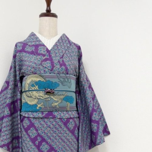 Dragon in the clouds, great outfit featuring a reversible hanhaba obi with dragon and uroko (dragon 