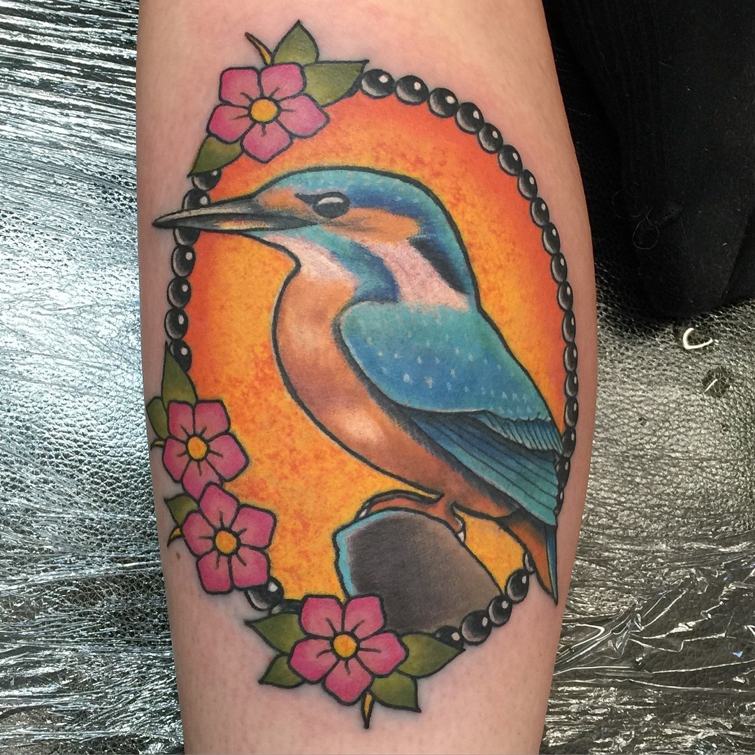 True 3D Animated Flying Kingfisher Bird Tattoo On Girl Back – Truetattoos