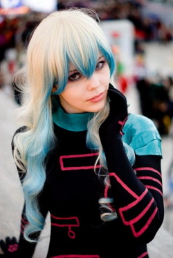 hottestcosplayer:  We feature the most amazing cosplays from around the world! Want to be featured? Send us a message with a few photos! (we accept everyone!)  Check out our website too! www.hottestcosplayer.com