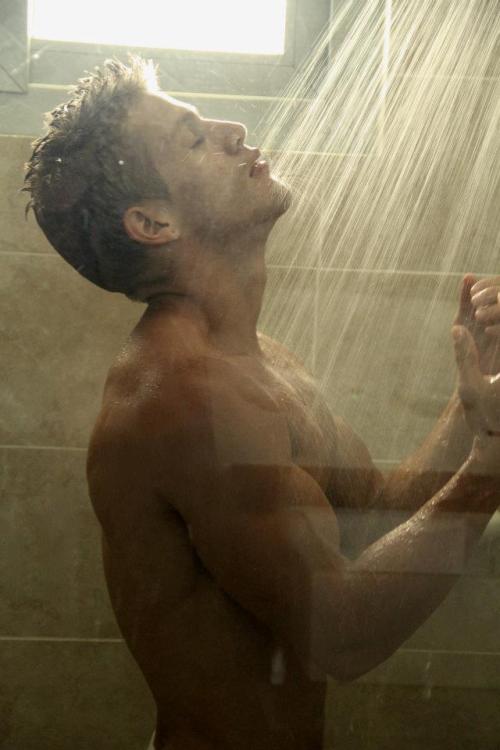 dannyboi2:  men-who-inspire-me:  Alberto Castro Porras  good morning! 