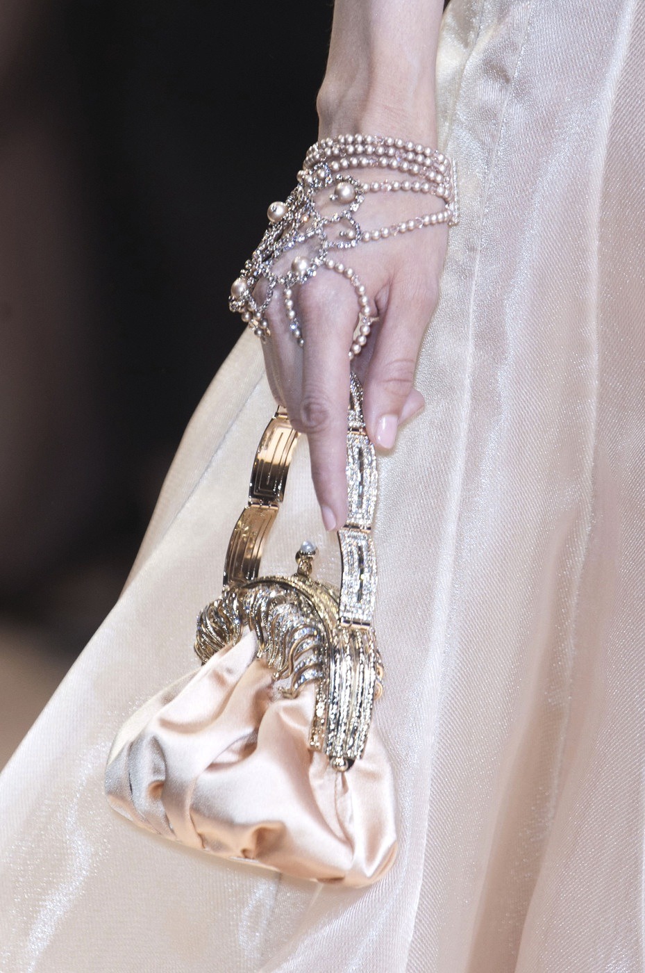 highqualityfashion: Armani Privé FW HC 13 