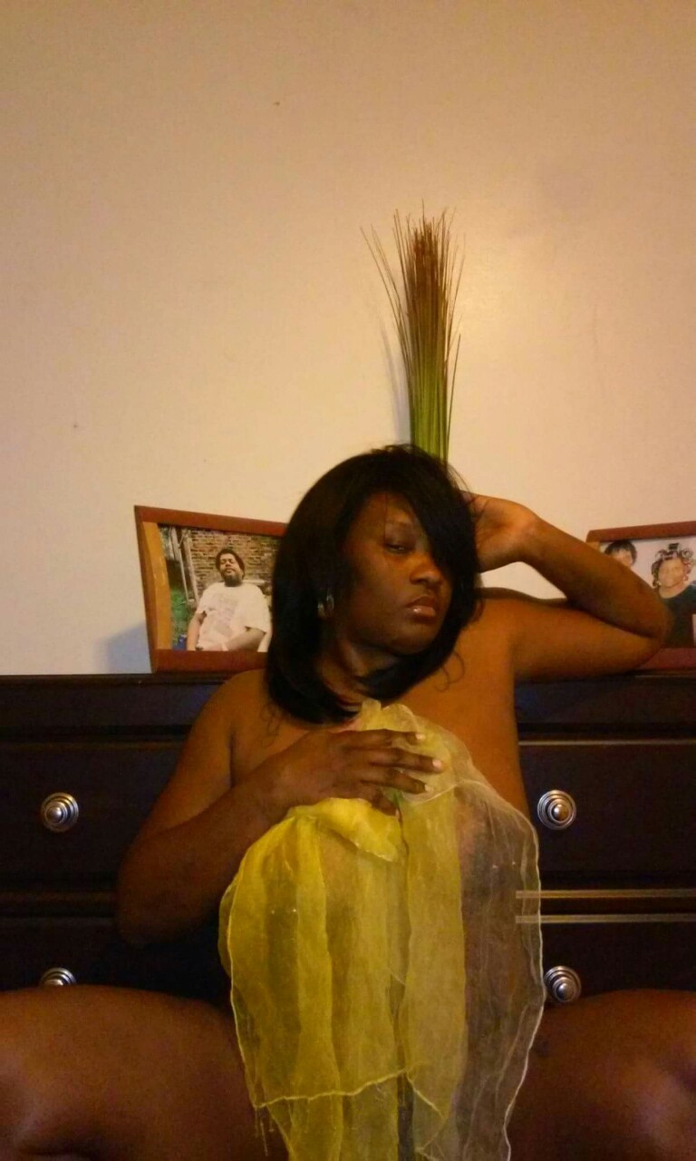 mistertilmonjr:  gh0stsmt:  Repost of this sexy thick fb friend  I fuckin LOVE black