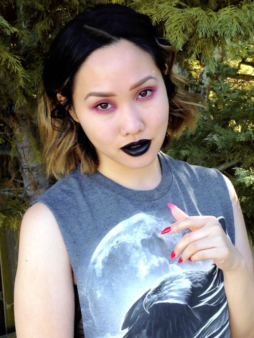 powderdoom:  SUPER-DUPER MOOD & CONFIDENCE BOOSTERSBy KhamiPutting on my makeup is the most relaxing part of my day. It is literally the only time of the day where I don’t feel an ounce of anxiety, even if at first I might’ve woken up a little