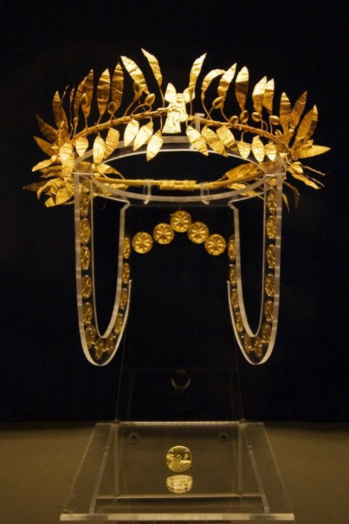 diaphanee: Gold wreath of a Thracian aristocrat (ca. 4th century BCE), from Golyamata Mogila (Bulgar