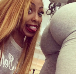 Off campus cuties showing love..  Thanks for the pic.  &ldquo;Dat Ass tho&rdquo; #IU Seniors
