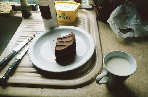 felisque:Birthdaycake and milk by Adele M. Reed on Flickr.