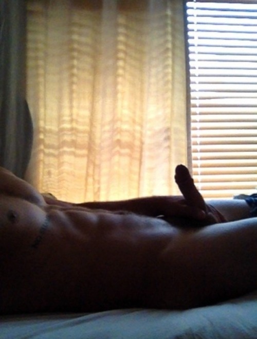 bitradie:  Currently stuck on course so haven’t seen any tradies. So here, have a straight guy instead lol 
