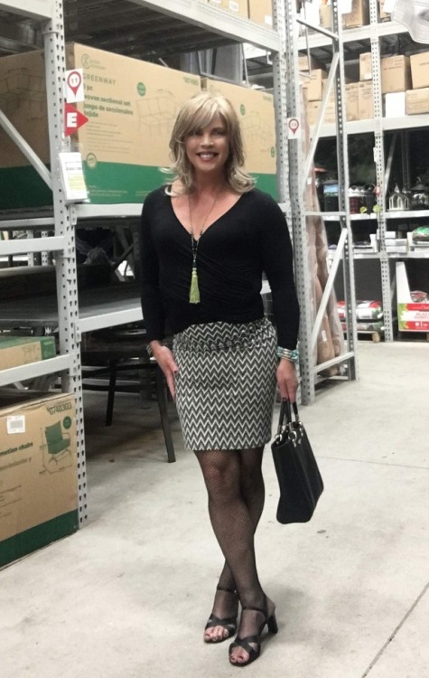 newcandyisagurl: I went out again tonight. First stop, CVS Pharmacy for cosmetics. Next, Walmart for