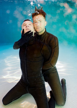 breathcontrolmen:Taking his underwater breath