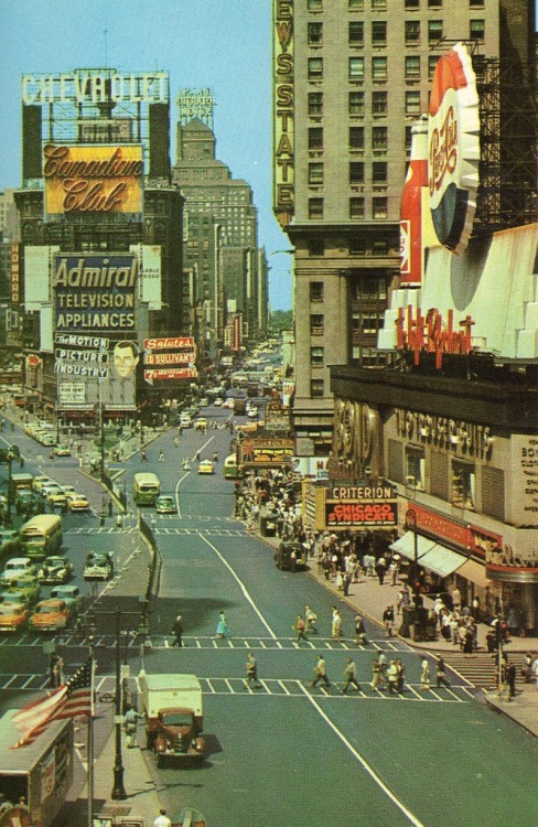 Times square kiss color