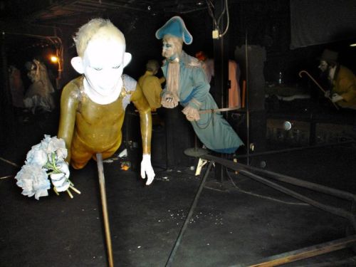 theawesomeadventurer: wilma-flintstones-mother: Behind the scenes at Disneyland’s HAUNTED MANS