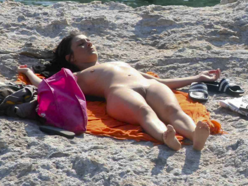 purebeachvoyeur:  purebeachvoyeur.tumblr.com/