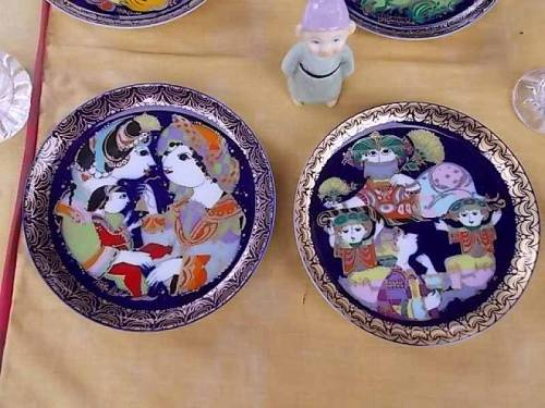 Decorative plates offered for sale during antiquities market - May/2022, Wroclaw, Poland.