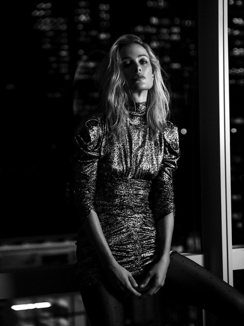 le-monde-sans-couleur:  Carolyn Murphy for Harper’s Bazaar Greece, December 2018Ph. by David R