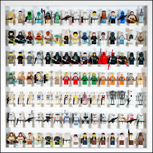 lego-minifigures:  Ultimate LEGO Star Wars Minifigure Collection I came across this collection several times before and I was so sure I posted it, but when the owner himself suggested this to me I started looking and could not find it. So here you go!