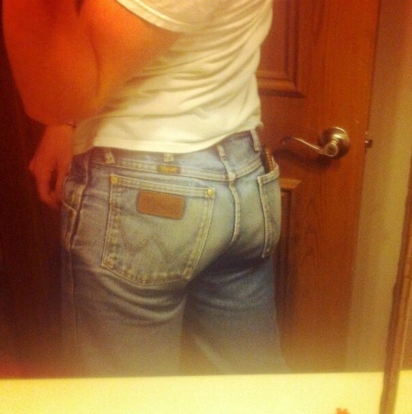 ksufraternitybrother:  KSU-Frat Guy: Over 7,000 followers. More than 7,000 posts