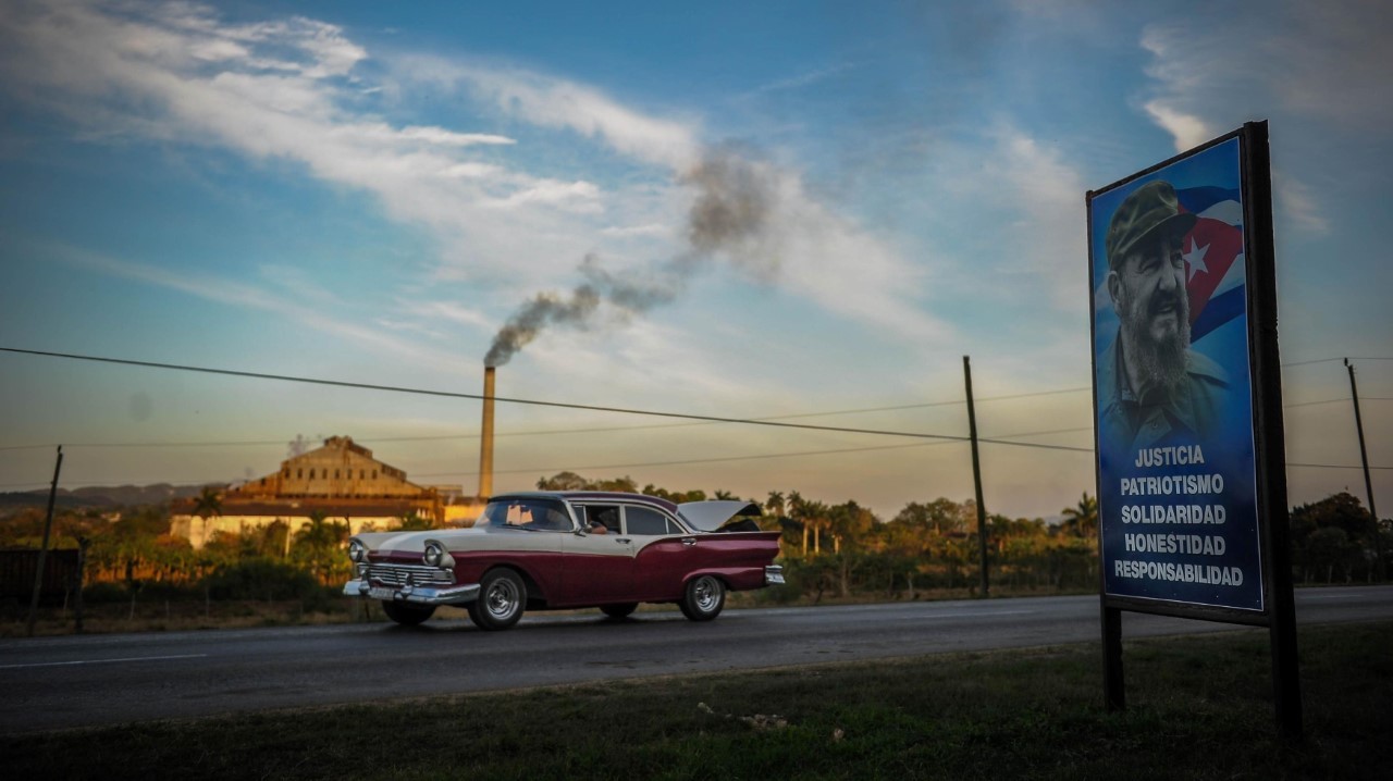 Las ruinas de la industria azucarera en Cuba.
El difícil renacer del azúcar, rey en Cuba.El país que hasta 1989 era uno los mayores proveedores de azúcar en el mundo intenta recuperar la industria tras la terrible crisis desatada por la caída de su...