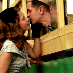 andrewgarfielddaily:  Andrew Garfield and Teresa Palmer in ‘Hacksaw Ridge’