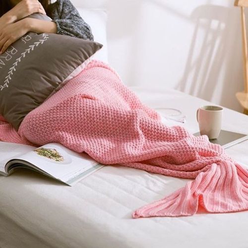 rosegalfashion: Happy Thursday! What about this Cozy blanket for a Friday movie night? @rosegalfashi