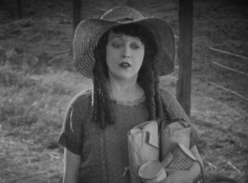 mabelnormandofficial: au-miel: The extra girl (F. Richard Jones / 1923) This film was just restored 