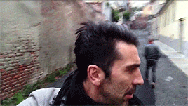 gigi-buffon-blog:  Gigi Buffon incontra tifosi [x] 