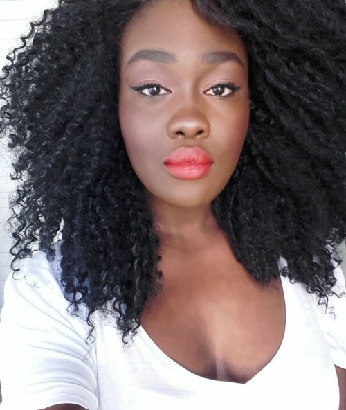 darkchocolate-creature:  islandgyalsunited:  darkchocolate-creature:  blackfeen:  darkchocolate-creature:  bluestrawberriesandchampagne:  darkchocolate-creature:  Because Monday  Giiirrllllll you are on FIRE!!!!!!!!!  Thanks babes! 😁😚  Melanin 😍
