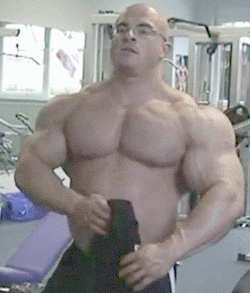 keepemgrowin:  markhunk:    “Daddy is a mountain of muscle… let me show you.”